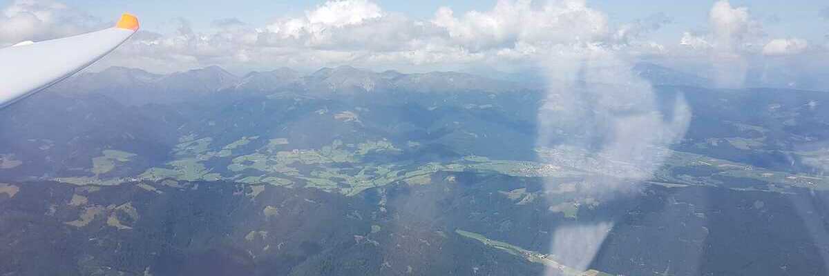 Flugwegposition um 13:00:20: Aufgenommen in der Nähe von Gemeinde Zeltweg, Zeltweg, Österreich in 2460 Meter